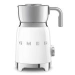 Smeg Milchaufschäumer Weiß MFF11WHEU with induction technology, 6 programs, Tritan™ Renew lid, and 600ml capacity.