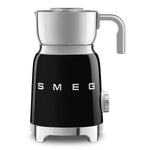 Smeg Milchaufschäumer Schwarz MFF11BLEU with induction technology for precise milk frothing.