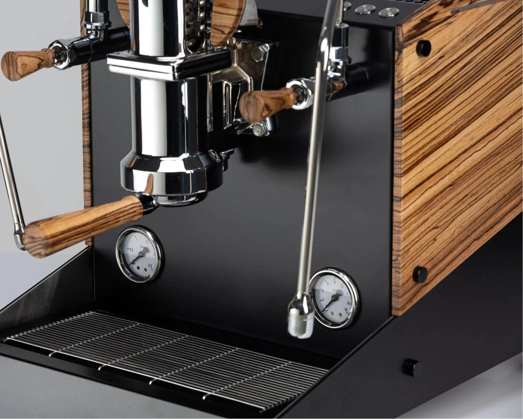 Nurri L-Type Leva SA Handhebelmaschine Schwarz mit Olivenholz