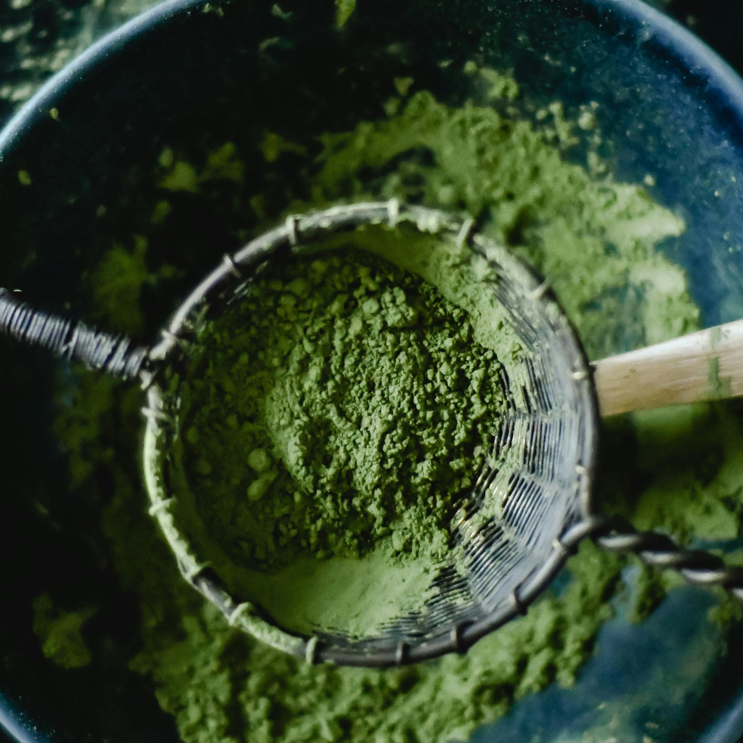 Tahini, Miso & Co.: Die ungewöhnlichen Kaffee-Trends 2025 im Test