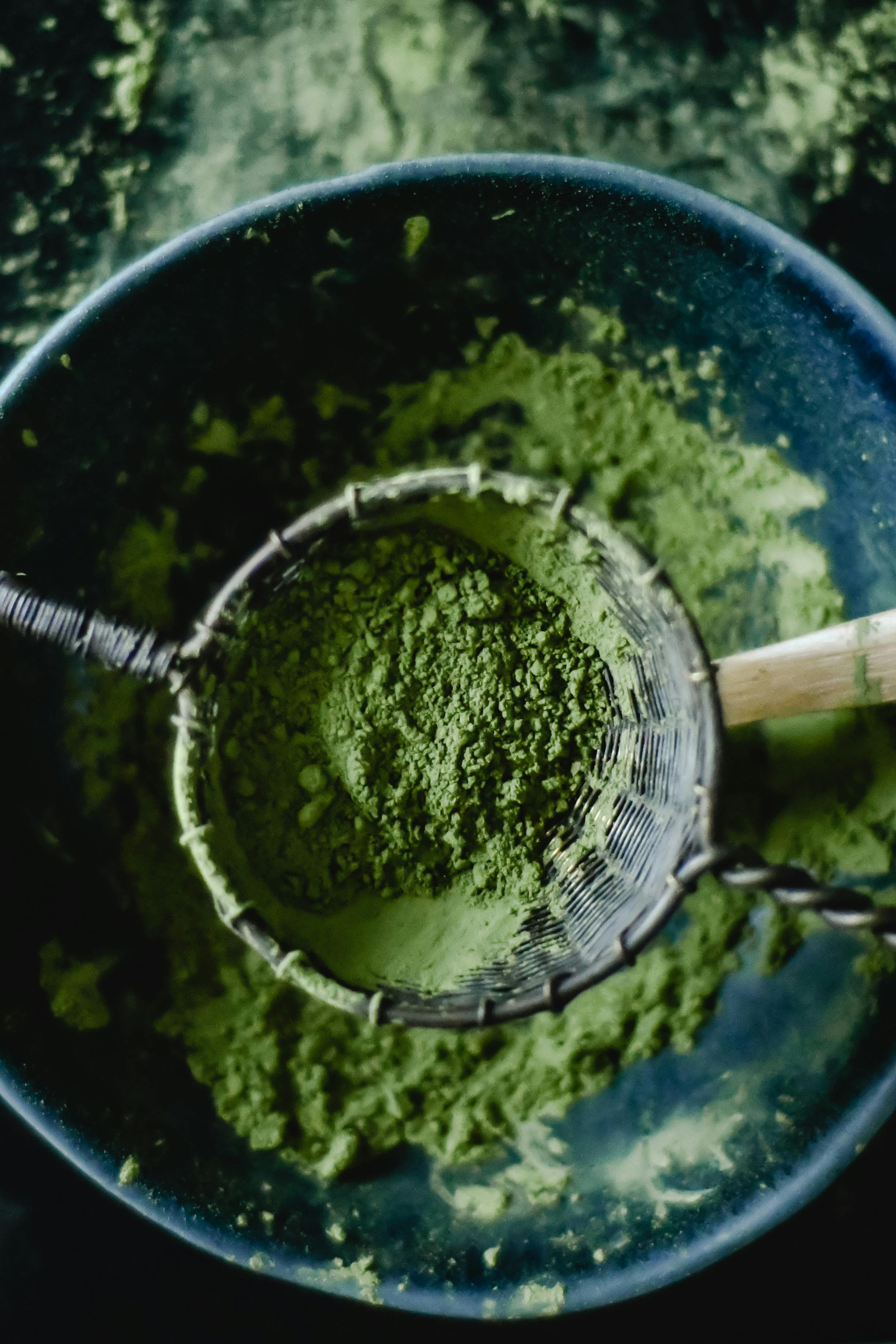 Tahini, Miso & Co.: Die ungewöhnlichen Kaffee-Trends 2025 im Test