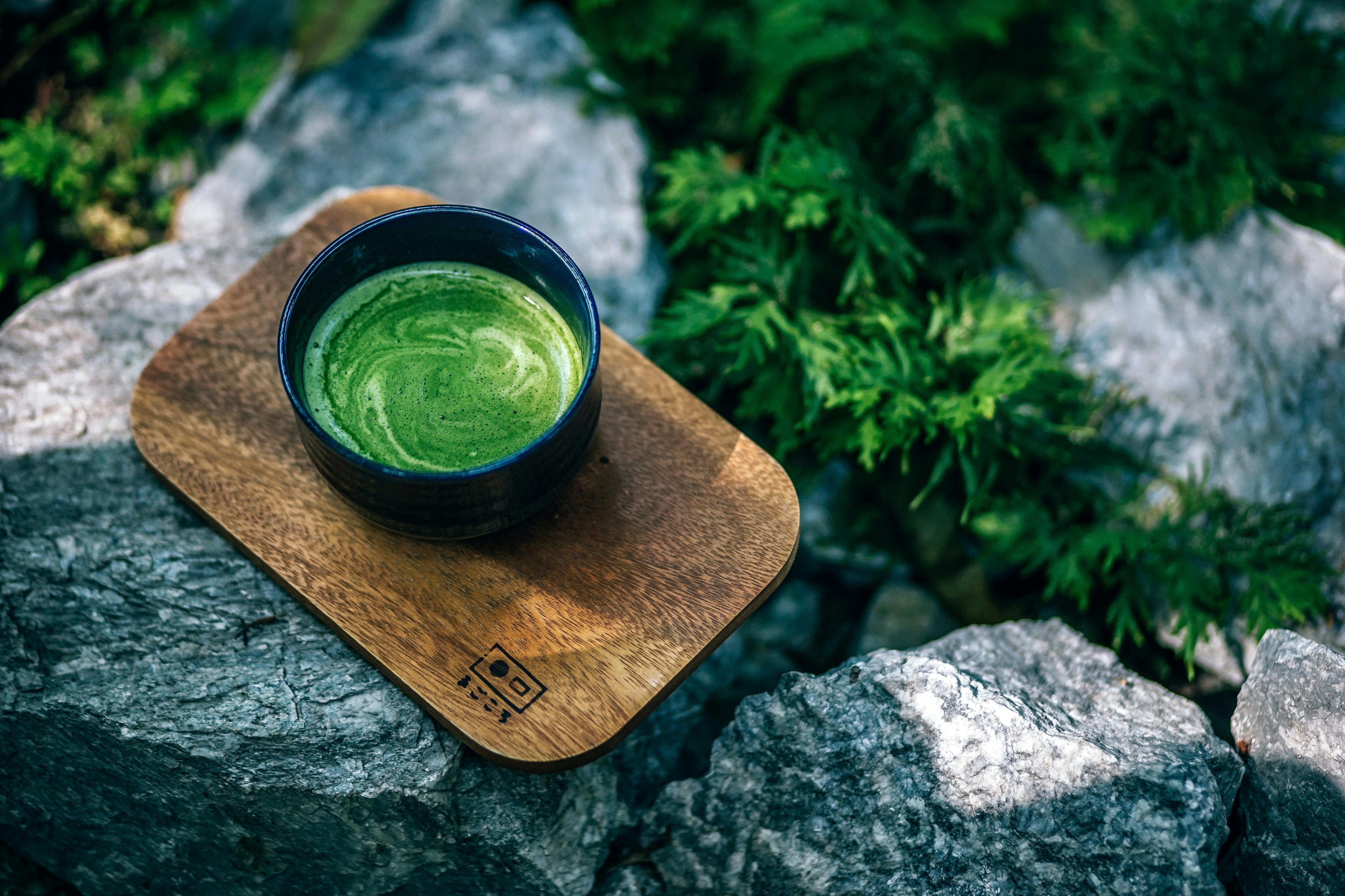 Matcha Pulver & Matcha Besen – das perfekte Duo für authentischen Genuss