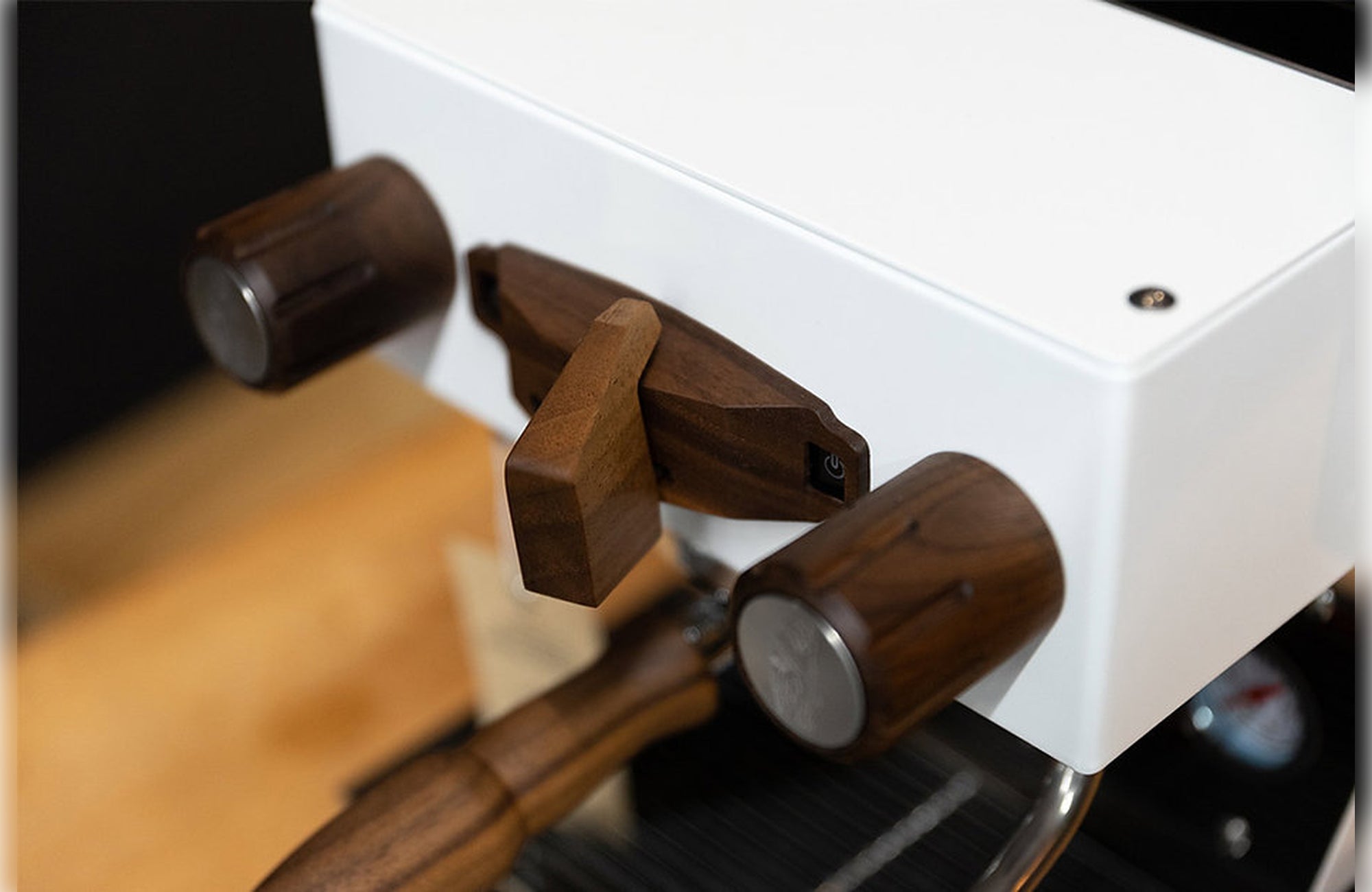 Linea Micra Weiß mit Walnussholz – RB Crafts Custom Edition